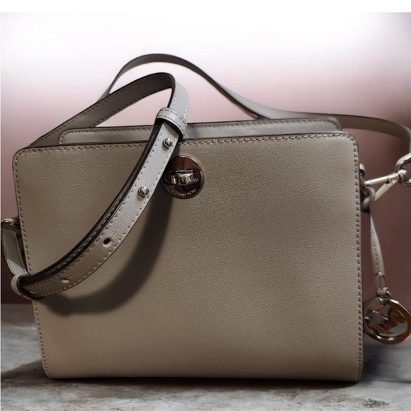 Michael Kors gray turn lock crossbody bag like new pebbles leather - Picture 2 of 14